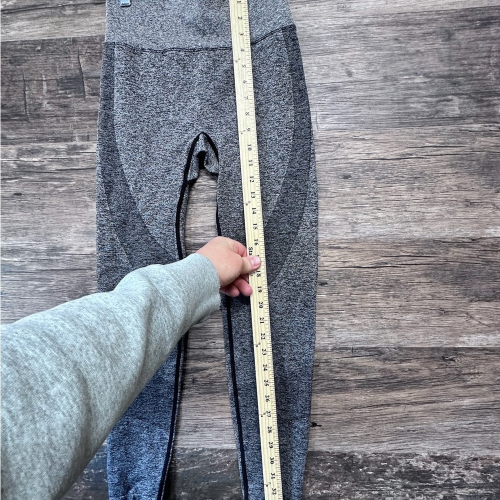 PINK Victoria's Secret Gray Leggings with Stretchy Fabric and Contoured Design - Picture 7 of 9